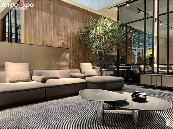 如何利用玻璃使展臺更亮更美觀？杭州展會搭建公司解答